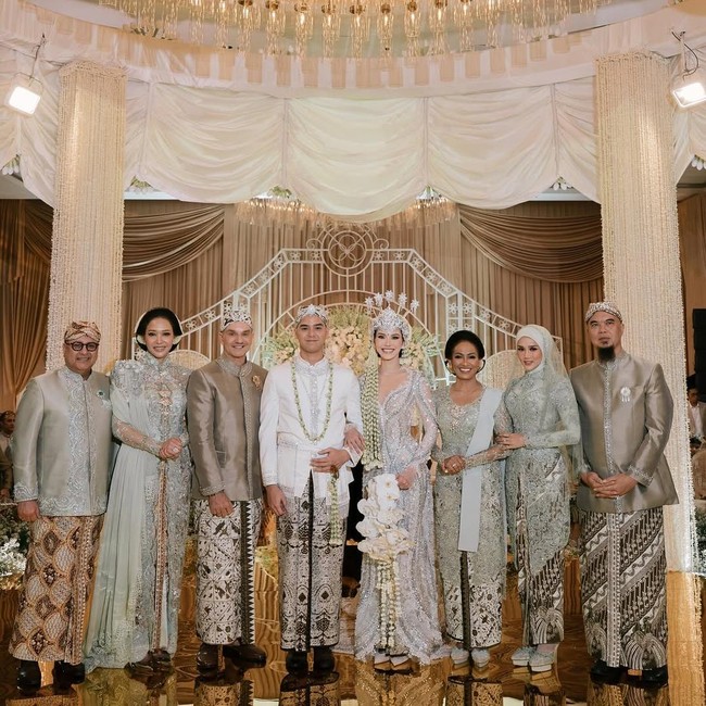 Beda Gaya Makeup 2 Ibu Al Ghazali di Nikahan: Maia Flawless, Mulan Manglingi