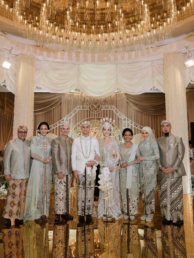 Beda Gaya Makeup 2 Ibu Al Ghazali di Nikahan: Maia Flawless, Mulan Manglingi