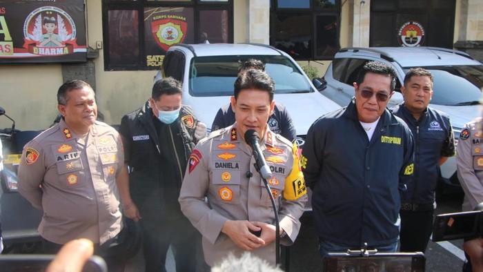 Kapolda Bali, Irjen Daniel Adityajaya, memberikan keterangan pers di Polres Badung, Rabu (18/6/2025). (Dok. Polda Bali)