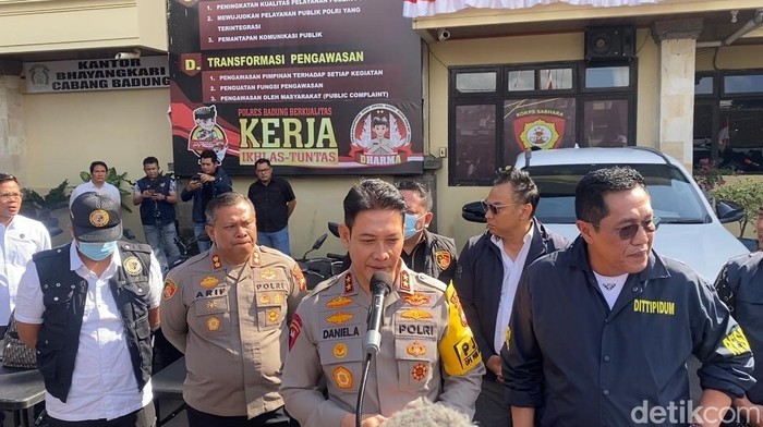 Kapolda Bali Irjen Daniel Adityajaya saat konferensi pers di Mapolres Badung, Rabu (18/6/2025). (Dok. Polda Bali)
