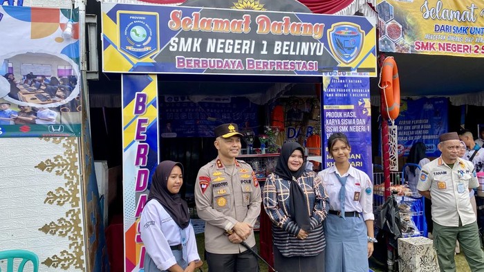 Kapolda Irjen Hendro Pandowo mengunjungi stand pelajar SMK.