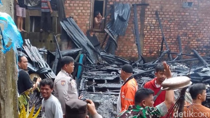 Kebakaran rumah panggung di Palembang.