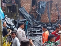 Charger HP Meledak Picu Terbakarnya Satu Rumah Panggung di Palembang