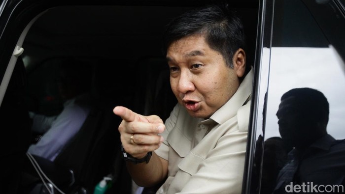 Menteri Perumahan dan Kawasan Permukiman Maruarar Sirait (kedua kanan) bersama Sekjen KPK Cahya Hardianto Harefa (kedua kiri) menyampaikan keterangan usai penandatanganan nota kesepahaman di Gedung Merah Putih KPK, Jakarta, Rabu (18/6/2025). Nota kesepahaman tersebut mengenai pertukaran informasi, data, pencegahan tindak pidana korupsi, pemanfaatan barang rampasan, dan sosialisasi antikorupsi.