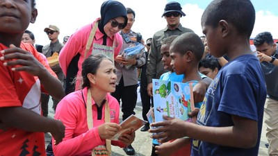 Potret Antusias Warga Sorong Hadiri Baksos Bhayangkari Peduli