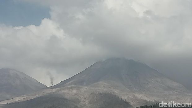 Kondisi terkini di sekitar lereng Gunung Lewotobi Laki-laki di Flores Timur, NTT, Rabu (18/6/2025).