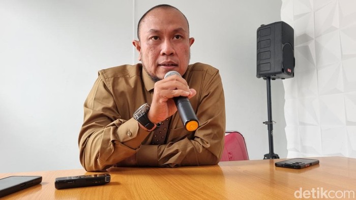 Kuasa hukum M Achmadi penggugat perdata kasus dugaan mafia tanah Mbah Tupon, Juni Prasetyo Nugroho, saat memberikan keterangan di Banguntapan, Bantul, Rabu (18/6/2025).