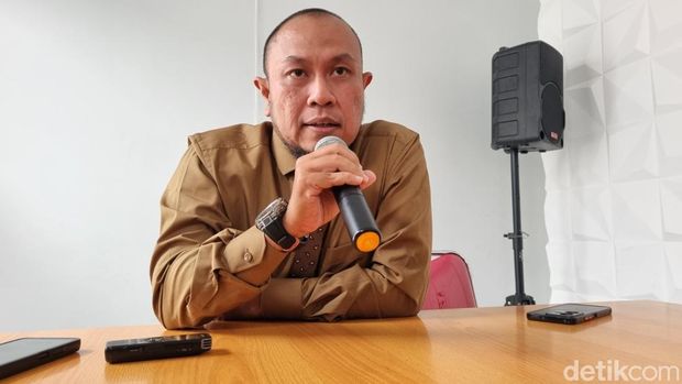 Kuasa hukum M Achmadi penggugat perdata kasus dugaan mafia tanah Mbah Tupon, Juni Prasetyo Nugroho, saat memberikan keterangan di Banguntapan, Bantul, Rabu (18/6/2025).