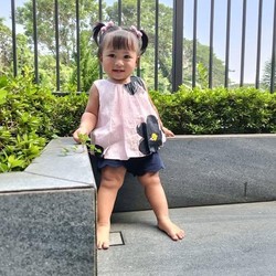 Potret Si Gemas Lily Bersama Raffi Ahmad dan Keluarga
