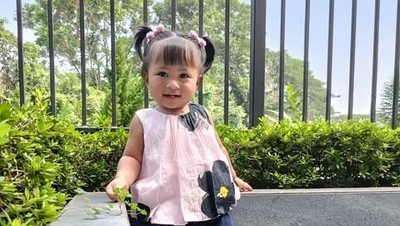 Potret Si Gemas Lily Bersama Raffi Ahmad dan Keluarga