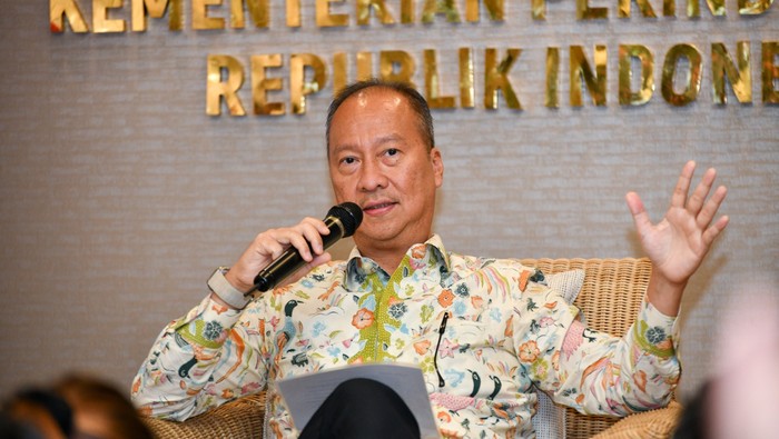 Menteri Perindustrian Agus Gumiwang Kartasasmita
