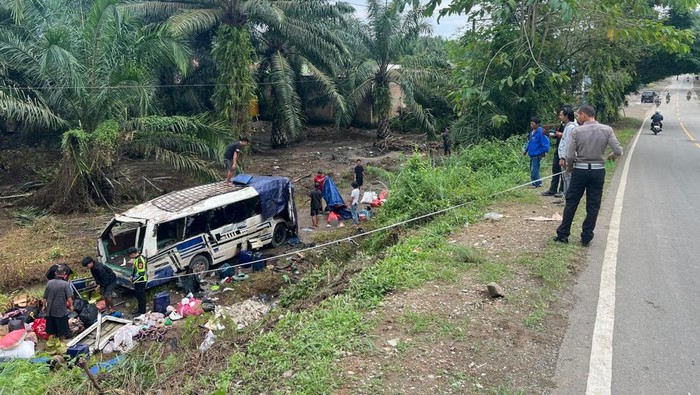 Mikrobus Bawa 11 Penumpang Terjun ke Jurang di Mamuju Tengah, 2 Orang Tewas