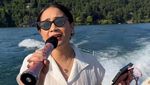 Nagita Slavina Juga Ibu-ibu, Karaokean di Vila tapi Pemandangannya Danau Como