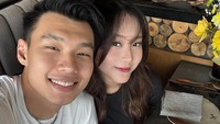 Kehamilan Vior menjadi kado ulang tahun untuk Vincent yang merupakan atlet basket nasional. Foto: dok. Instagram Vincent Kosasih dan Vior