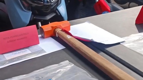 Palu yang dipakai tersangka untuk melancarkan aksinya, kini ini telah diamankan oleh Polres Badung, Rabu(18/6/2025).