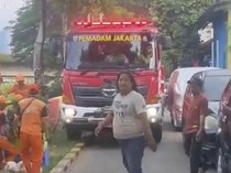 Parah! Damkar Terhambat Gara-gara Mobil Parkir Liar