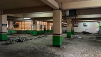 Penataan difokuskan pada area lantai tiga pasar. Saat ini, proses perbaikan telah dimulai dengan pengupasan lantai yang akan dilanjutkan dengan renovasi dan penataan fasilitas. 