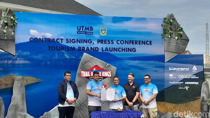 Peluncuran dan pengumuman pelaksanaan UTMB 2025 di Pulau Samosir Kawasan Danau Toba di Rumah Dinas Gubsu. (Nizar Aldi/detikSumut)