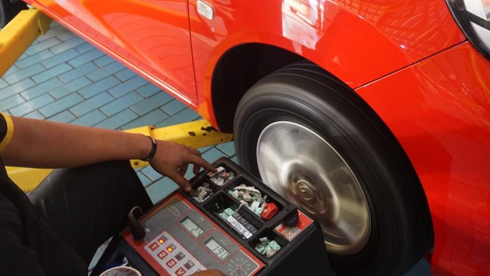 Pentingnya melakukan perawatan ban mobil