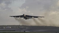 Seperti ini wujud pesawat pengebom milik AS B-52H Stratofortress. Berdasarkan laporan, pesawat ini terdeteksi di Pangkalan Diego Garcia, pulau strategis di Samudera Hindia di tengah memanasnya konflik Israel dengan Iran. (Foto: Getty Images/Smith Collection/Gado)
