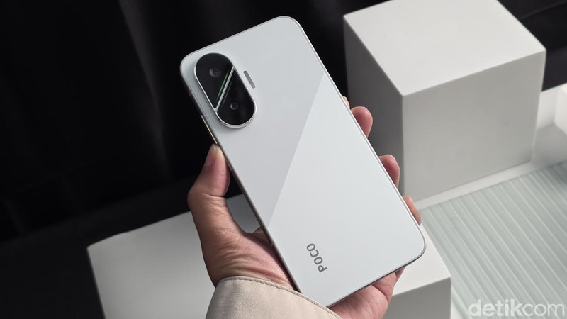 Poco F7