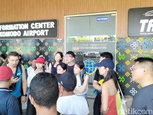 Video: Wisatawan Tertahan di Bandara Komodo Imbas Erupsi Lewotobi