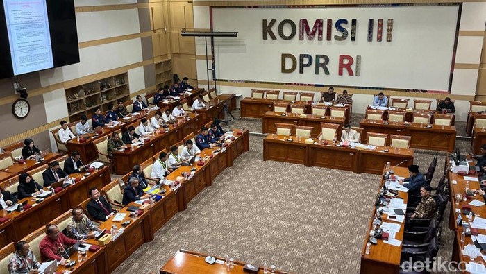 Rapat di Komisi III DPR membahas RKUHAP, Rabu (18/6/2025). (Anggi Muliawati/detikcom).