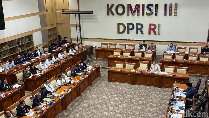 Rapat di Komisi III DPR membahas RKUHAP, Rabu (18/6/2025). (Anggi Muliawati/detikcom).