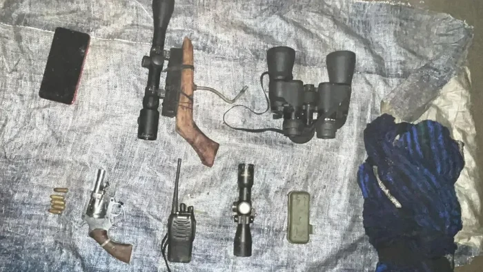 Sejumlah barang bukti yang diamankan TNI usai menembak mati 2 anggota OPM anak buah Egianus di Yahukimo.