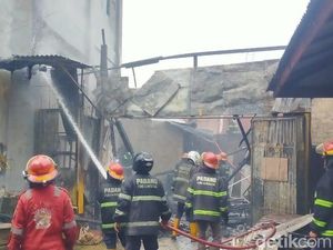 Video: Ruko di Padang Terbakar, Diduga gegara Sepeda Listrik Meledak