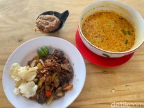 Bang Ebet Racik Soto Oseng Paru dan Tetelan yang Sedap di Gading Serpong