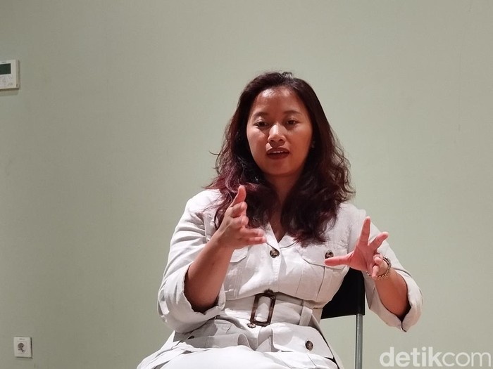 Sutradara dan Produser Musikal Petualangan Sherina, Nurul Susantono. Sutradara dan Produser Musikal Petualangan Sherina, Nurul Susantono saat diwawancarai redaksi detikcom pada Selasa malam (17/6/2025).