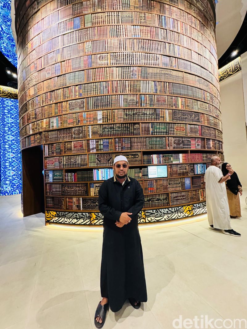 Syekh Fikri, pembimbing jemaah haji Aida Tourindo Wisata.