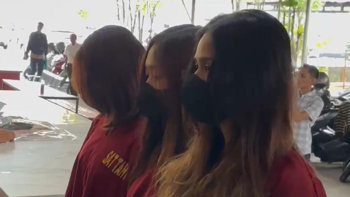 Tiga pelaku penganiayaan diamankan Satreskrim Polresta Pontianak. Foto: Ocsya Ade CP/detikKalimantan