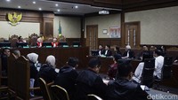 Pengacara Lisa Rachmat dijatuhi hukuman 11 tahun penjara atas keterlibatannya dalam kasus suap yang menjerat Zarof Ricar.