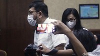 Meirizka Widjaja, ibunda Robert Tannur, divonis 3 tahun penjara karena terbukti terlibat dalam skema suap yang sama.