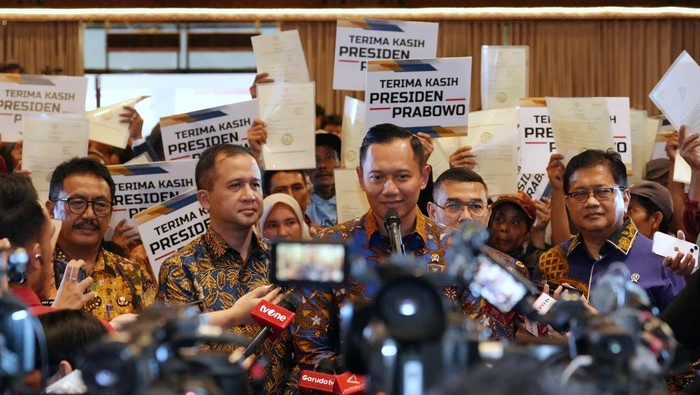 Transmigran Lokal Sukabumi Terima SHM