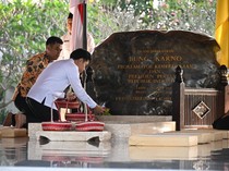 Kala Wapres Gibran Ziarah ke Makam Bung Karno di Blitar