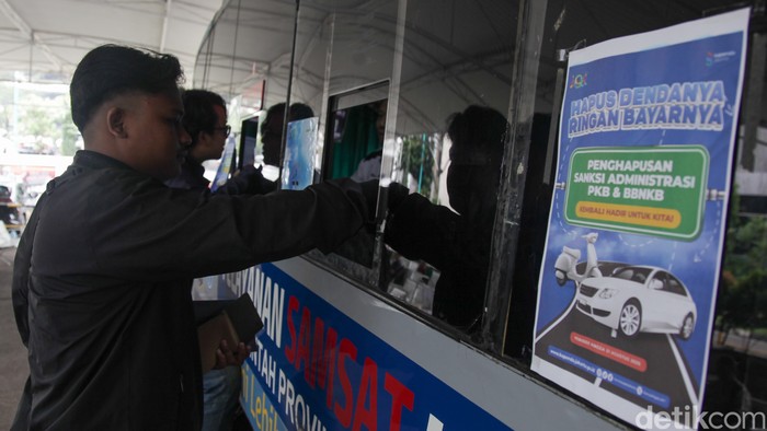 Pemprov DKI Jakarta kembali menggelar pemutihan denda pajak kendaraan bermotor. Yuk, simak tanggal dan tempatnya.