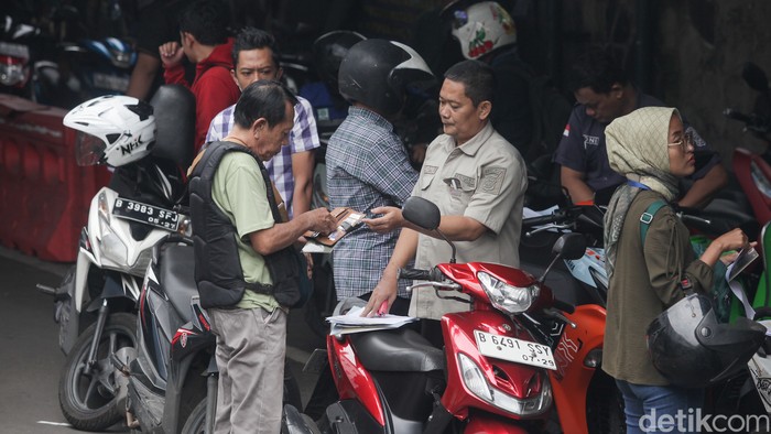 Pemprov DKI Jakarta kembali menggelar pemutihan denda pajak kendaraan bermotor. Yuk, simak tanggal dan tempatnya.
