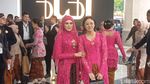 Penampilan Mulan Jameela dan Ahmad Dhani Tiba di Lokasi Unduh Mantu