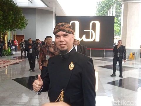 Ahmad Dhani Ahmad Dhani dan Mulan Jameela.