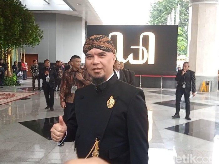 Ahmad Dhani Ahmad Dhani dan Mulan Jameela.