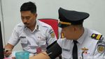 Pagi-pagi Buta Cek Kereta Demi Roker Tak Telat Kerja