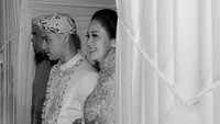 Tangan kalian yang dulu menuntunku belajar berjalan, kini menuntunku menuju masa depan. Dalam setiap doa dan peluk kalian, aku menemukan kekuatan, tulis Al Ghazali. (Foto: dok Instagram)