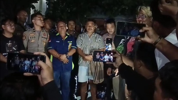 Dua sopir truk SC dan T, oknum yang rusak ambulans saat demo ODOL ketika di Mapolres Karanganyar, Kamis (19/6/2025).