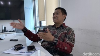 Eks Penyidik KPK Minta Kejagung Usut Fasilitas Konpers Hotman soal Febrie