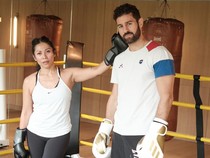 Totalitas! Anggun Latihan Fisik Bareng Juara Dunia Kickboxing untuk Serial Reacher