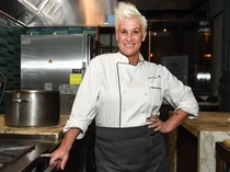 Anne Burrell, Chef Nyentrik yang Meninggal di Usia 55 Tahun