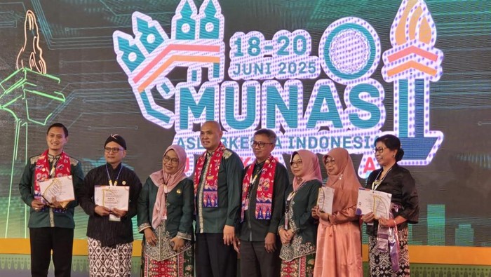 Laboratorium Kesehatan Daerah Provinsi Kalimantan Timur (Labkesprov Kaltim) menorehkan prestasi membanggakan di tingkat nasional. Labkesprov Kaltim meraih peringkat ketiga di ajang Aslabkesda Awards 2025.